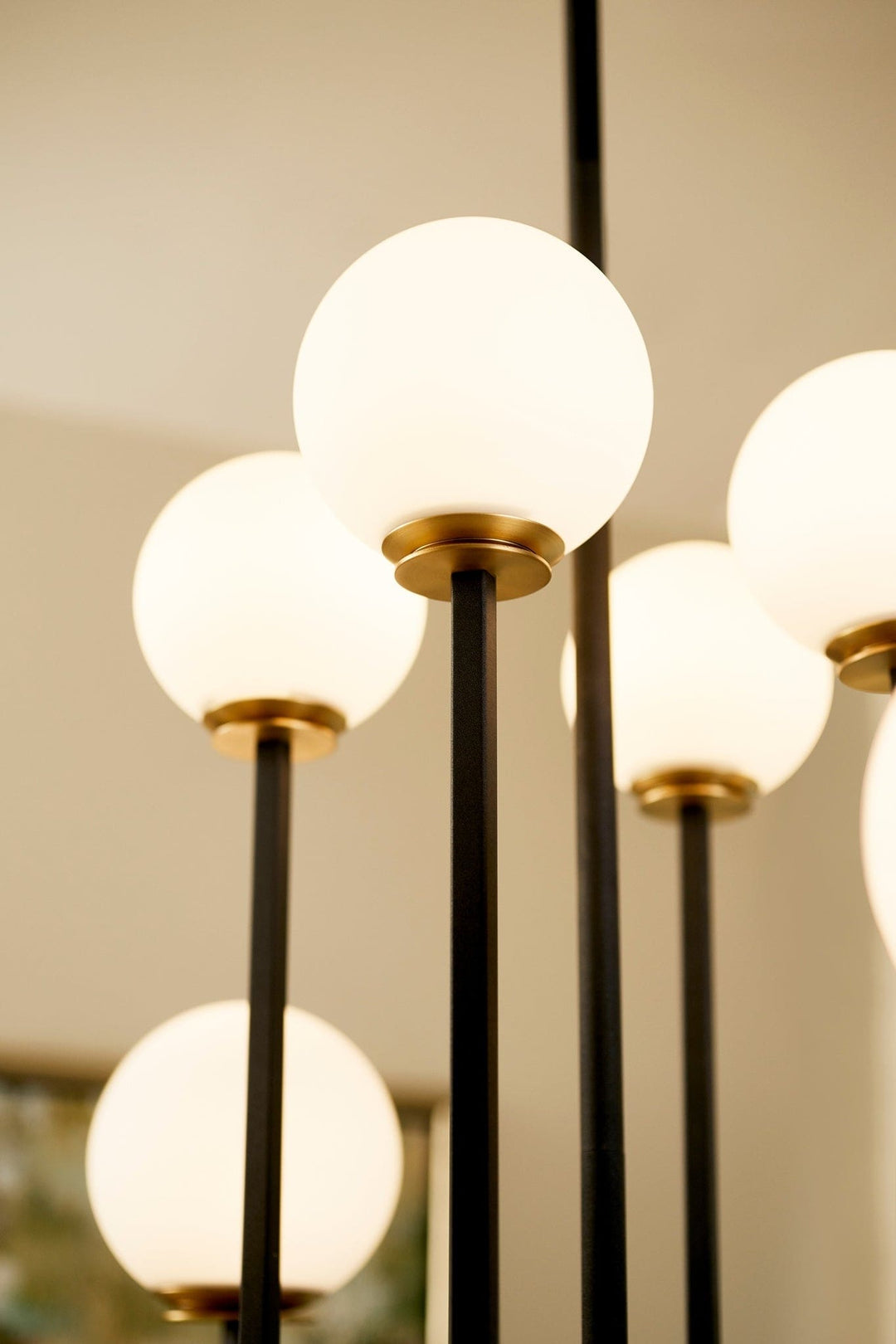 BONZO Eight Light Chandelier -3000k- Black/Aged Brass
