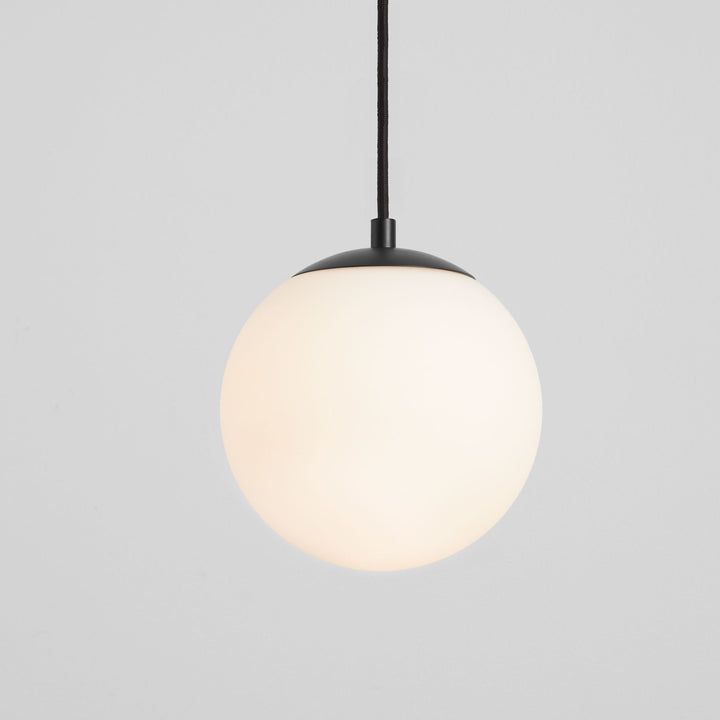 LUNA 8" Pendant UV 2700k - Black
