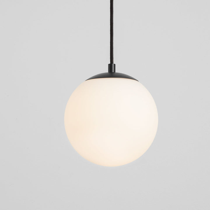 LUNA 8" Pendant UV -3000k- Black