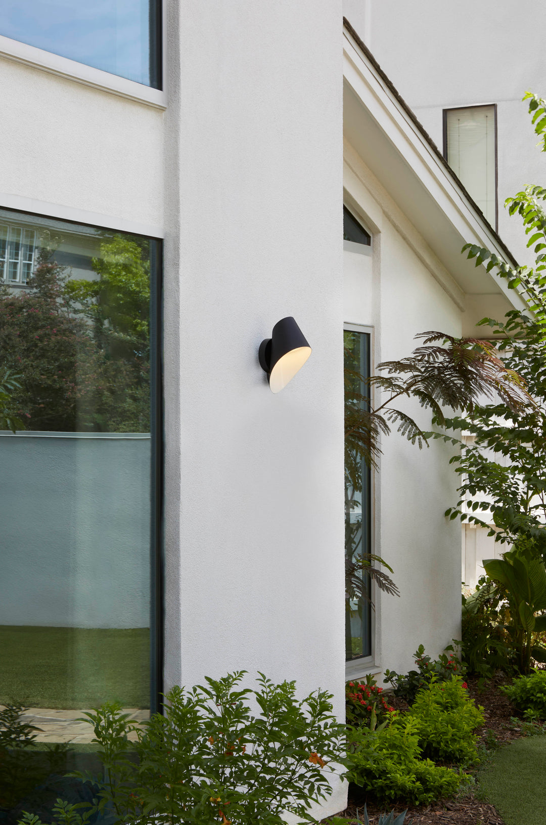 LOTTIE Coastal Grade WET LED Sconce - Black | Coastal/Marine Grade