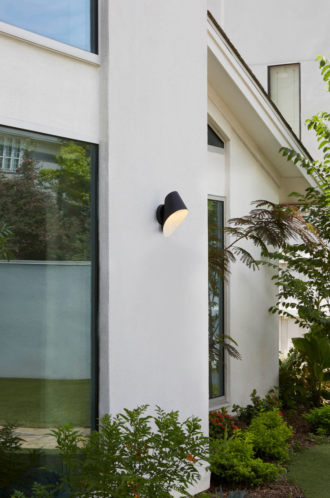 LOTTIE Coastal Grade WET LED Sconce - Black | Coastal/Marine Grade