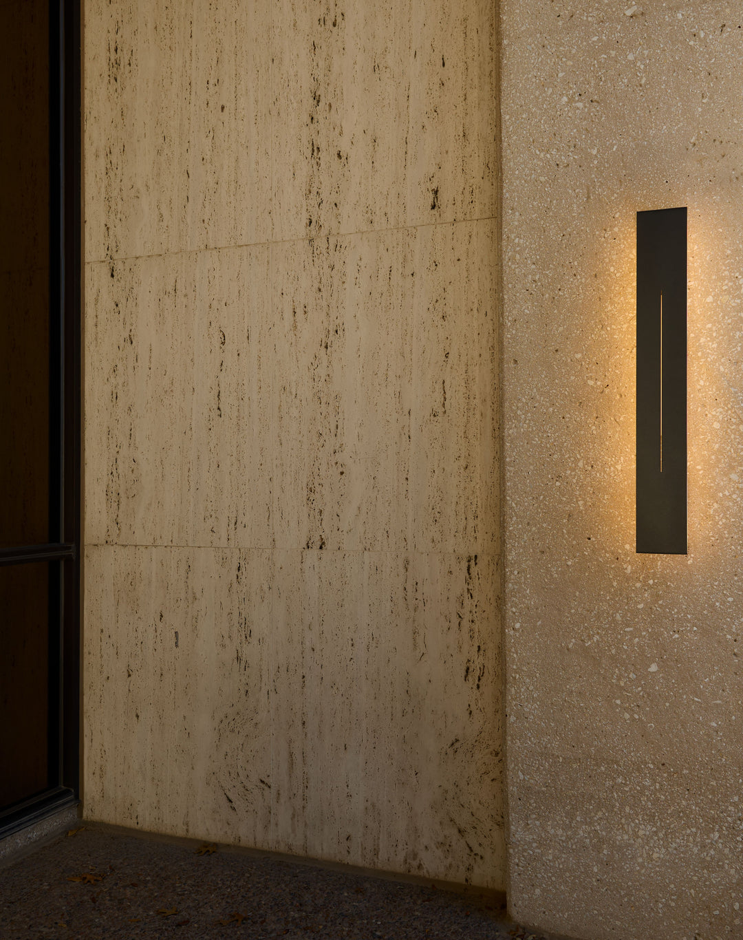 Torre 36" 5CCT Wet Sconce - Black